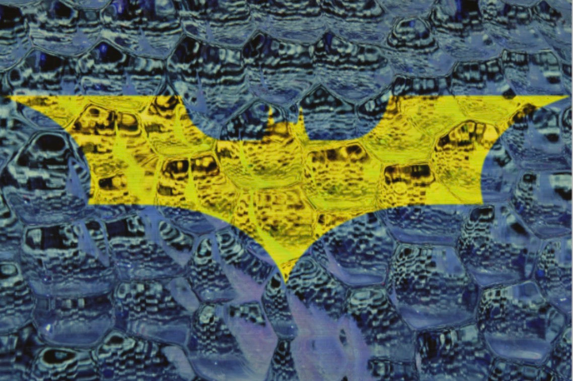 Bat Dance Mini – Pop-Art Fotokunst auf goldenem Alu-Dibond mit Butlerfinish, Serie Ice Minis, LionArt