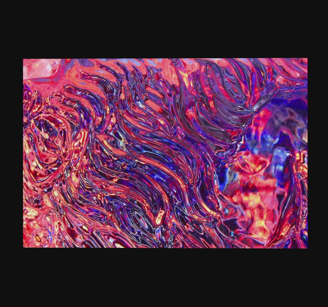 Disco Inferno Remix – 360°-Ansicht der Fine Art Edition, abstrakte Eis-Fotografie in intensivem Rot und Blau mit energiegeladenen Strukturen, Serie Ice Ice Baby, LionArt